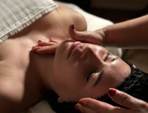 масаж всього тіла та голови