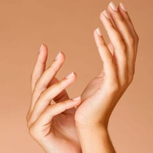 Персиковий манікюр Харків