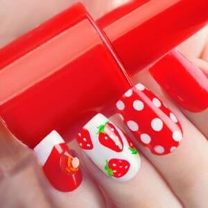 Манікюр та педикюр в Харкові