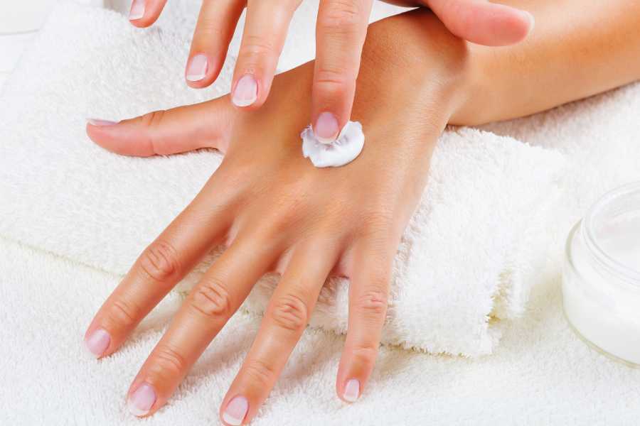 Догляд за руками восени та взимку