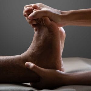 массаж стоп и ног