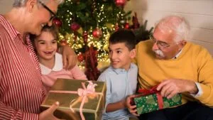 Що подарувати батькам на Новий рік