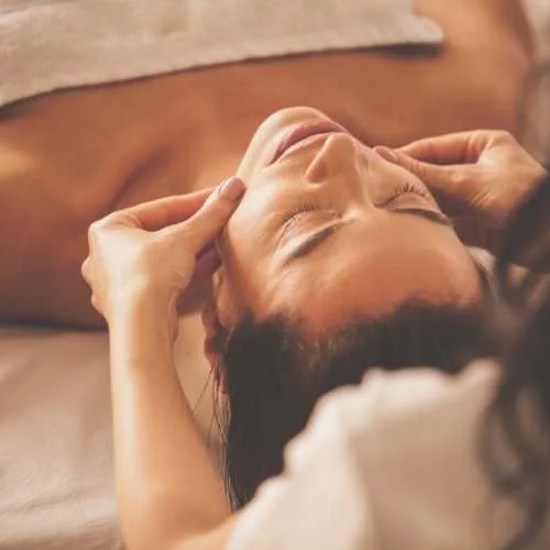 Салон массажа Insay в Харькове массаж головы