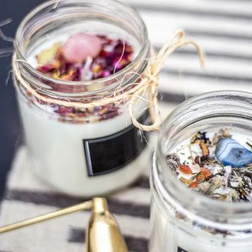 арома свечи на столе