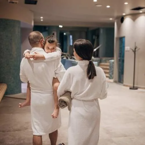 семья на спа отдыха